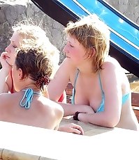 Bikini babe shows her pussy closeup